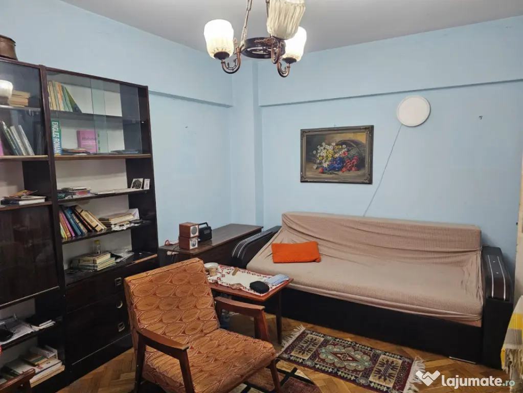 - Apartament 2 camere, confort 1 decomandat, Zona Centrala.