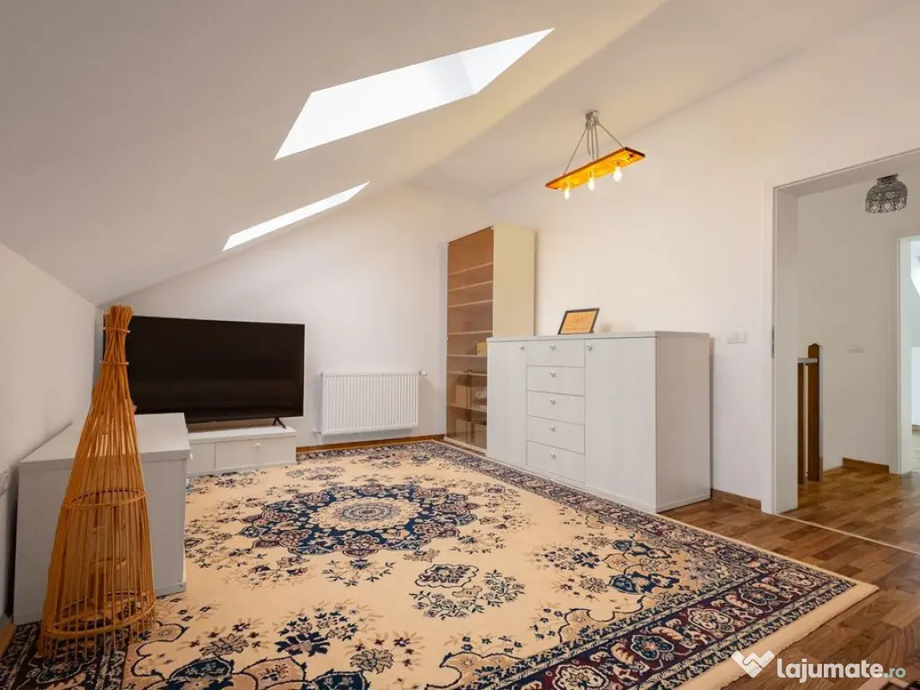 Casa individuala la pret de duplex langa padure | Comisio...