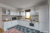Casa individuala la pret de duplex langa padure | Comisio...