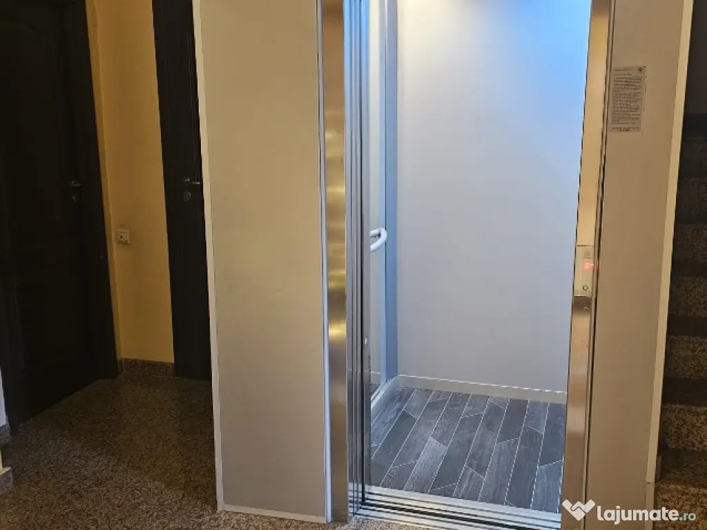 Hotel de vanzare , D+P+MZ+5