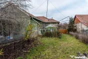 Două fronturi. 2.500 mp. Gospodărie existentă. 
