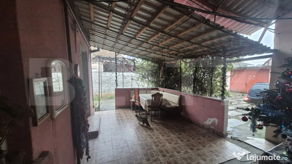 Casa cu 4 dormitoare de vanzare, 190 mp, 1306 mp teren, pe s