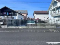 Teren Panduras cu vedere la lac