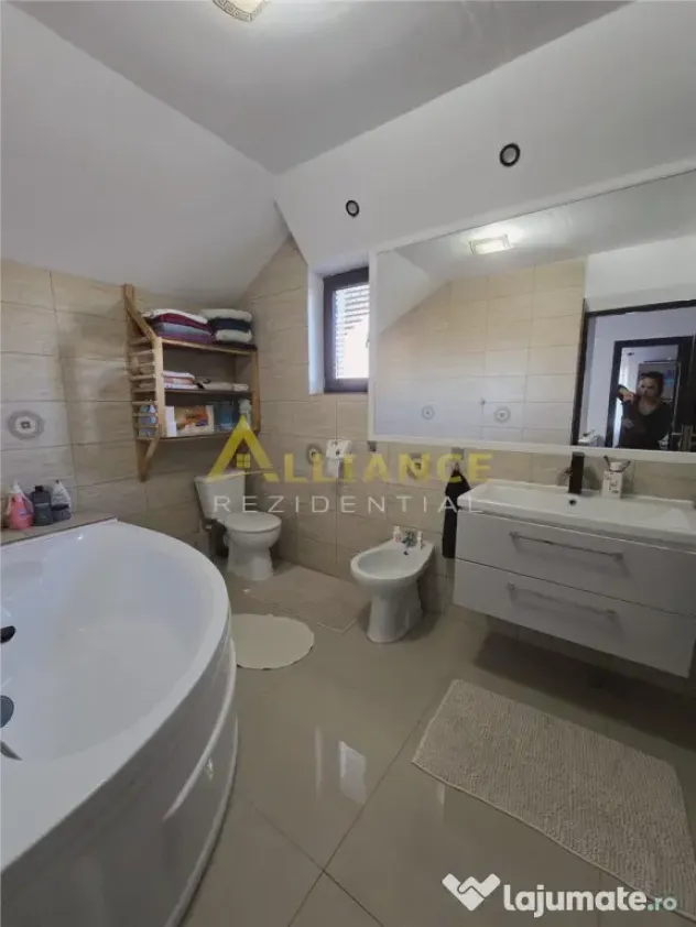 Vila mobilata si utilata- 5 camere -foisor -pod- statie dedu