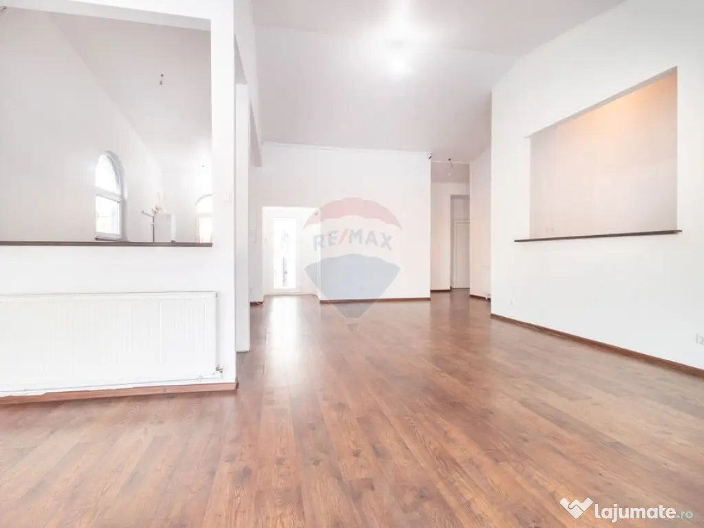 Vanzare Vila 5 camere cu terase mari si priveliste direct...