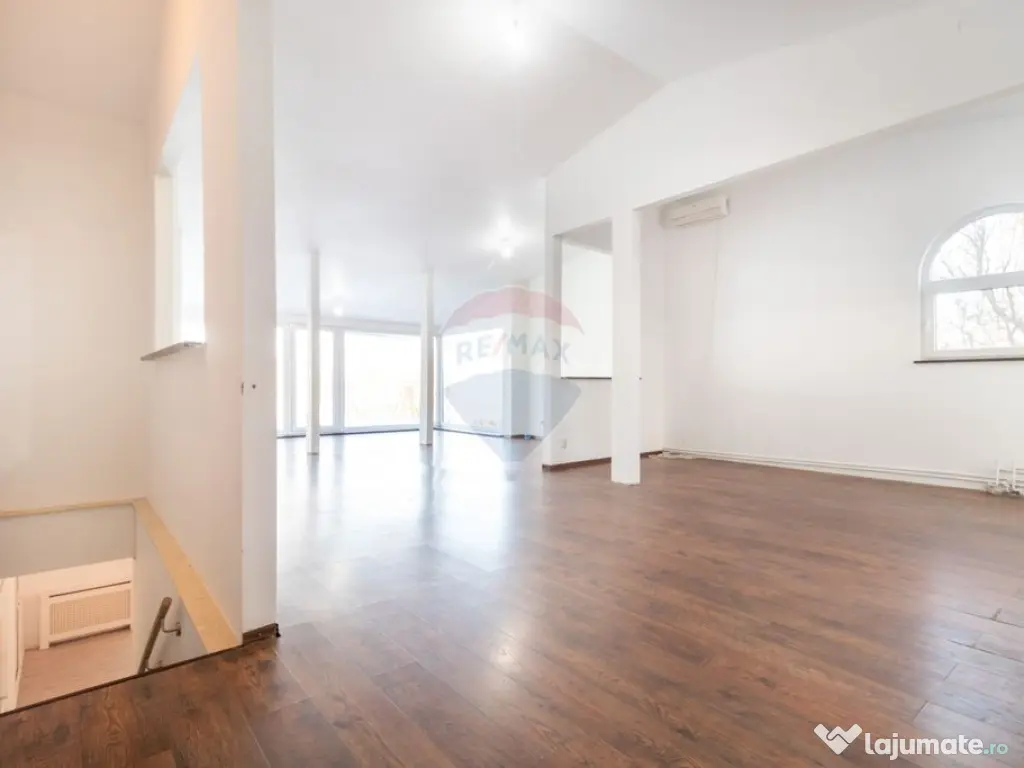 Vanzare Vila 5 camere cu terase mari si priveliste direct...