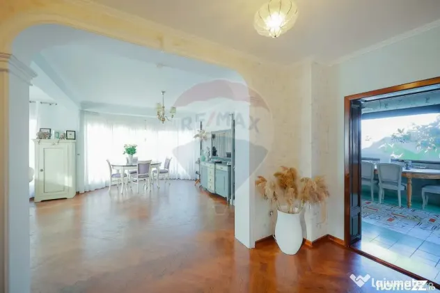 Casă 5 camere cu garaj, 230 mp utili, teren 503 mp, Nuf?...
