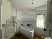 Casă / Vilă cu 6 camere de vânzare 