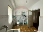 Casă / Vilă cu 6 camere de vânzare 