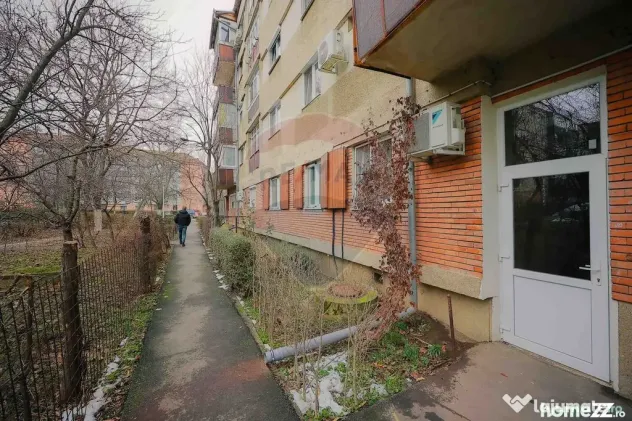 De vânzare garsonieră 13 mp, parter - zona Rogerius