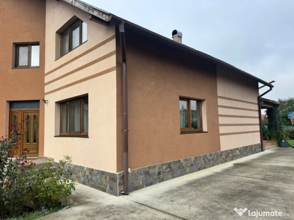 Casă superbă spatioasa intr-o zona linistiota aproape de o