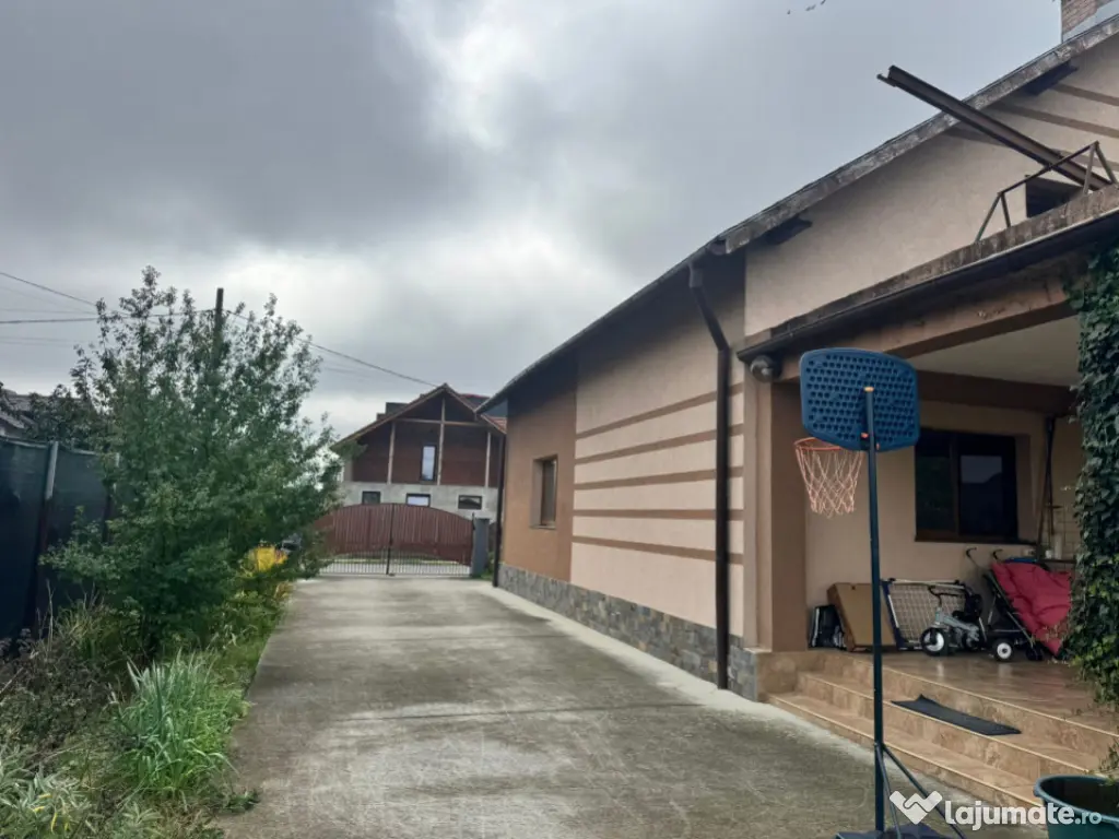 Casă superbă spatioasa intr-o zona linistiota aproape de o