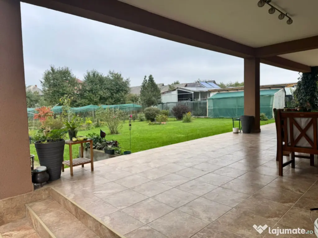 Casă superbă spatioasa intr-o zona linistiota aproape de o