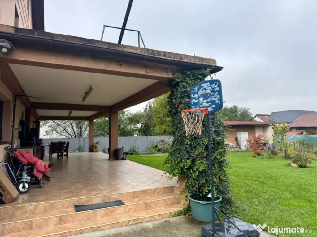 Casă superbă spatioasa intr-o zona linistiota aproape de o