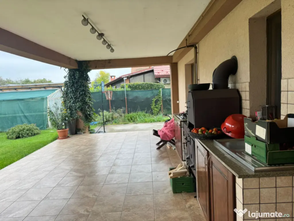 Casă superbă spatioasa intr-o zona linistiota aproape de o