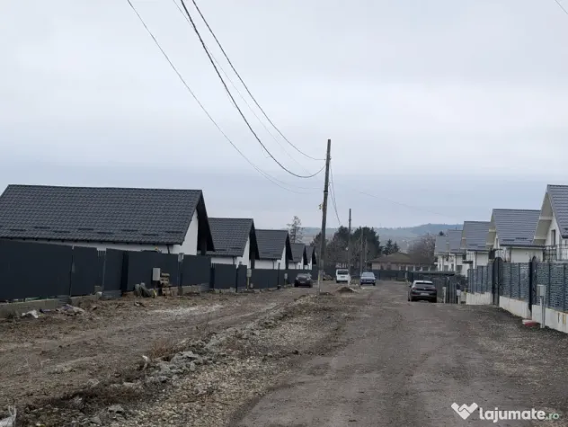Casa Lilieci 3 dormitoare 2 băi, terasa + beci, canalizare