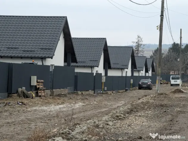 Casa Lilieci 3 dormitoare 2 băi, terasa + beci, canalizare
