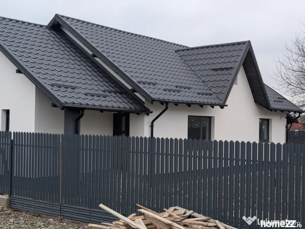 Casa Lilieci 3 dormitoare 2 băi, terasa + beci, canalizare