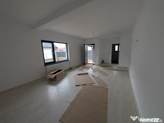 Casa Lilieci 3 dormitoare 2 băi, terasa + beci, canalizare