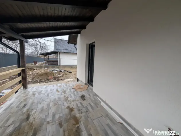 Casa Lilieci 3 dormitoare 2 băi, terasa + beci, canalizare