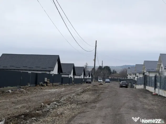 Casa Lilieci 3 dormitoare 2 băi, terasa + beci, canalizare