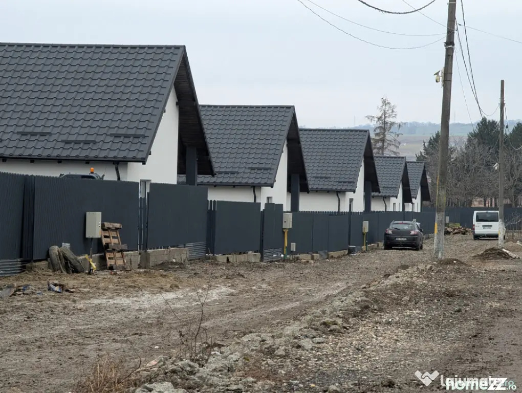Casa Lilieci 3 dormitoare 2 băi, terasa + beci, canalizare
