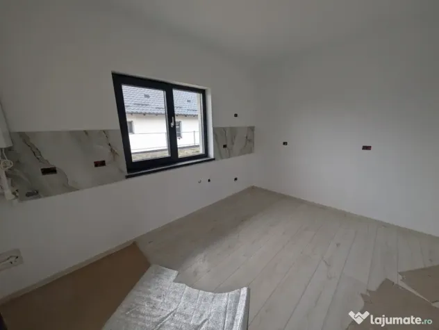 Casa Lilieci 3 dormitoare 2 băi, terasa + beci, canalizare
