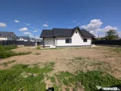 Casa Lilieci 3 dormitoare 2 băi, terasa + beci, canalizare
