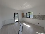Casa Lilieci 3 dormitoare 2 băi, terasa + beci, canalizare
