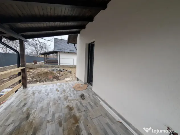 Casa Lilieci 3 dormitoare 2 băi, terasa + beci, canalizare