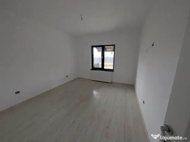 Casa Lilieci 3 dormitoare 2 băi, terasa + beci, canalizare