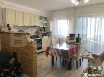 Apartament cu 2 camere, balcon inchis, parcare, expunere sud