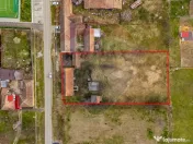 Teren generos de 3.105 mp cu construcție, poziție centr... 