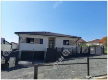 Casa individuala cu 4 camere si curte libera de 330 mp in Se