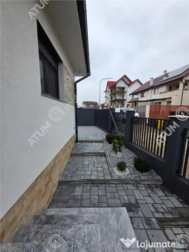 Casa individuala cu 4 camere si curte libera de 330 mp in Se