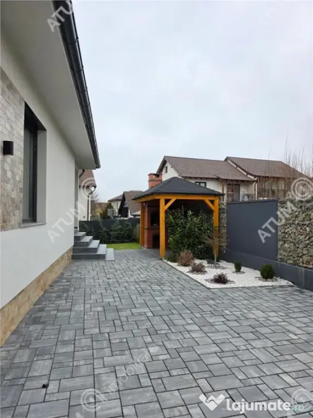Casa individuala cu 4 camere si curte libera de 330 mp in Se