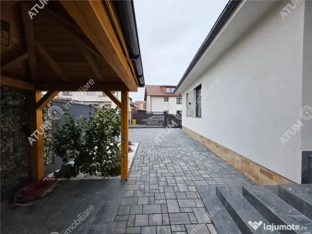 Casa individuala cu 4 camere si curte libera de 330 mp in Se