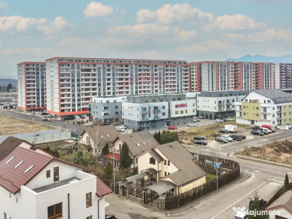 Casă / Vilă cu 4 camere de vânzare în zona Tractorul