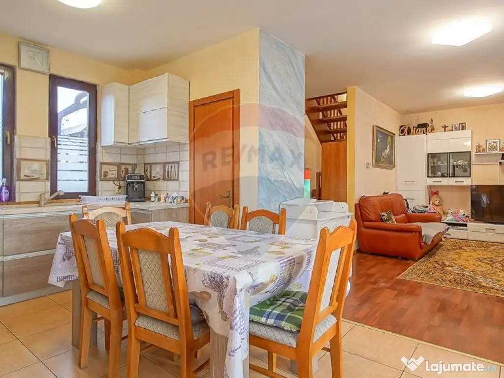 Casă / Vilă cu 4 camere de vânzare în zona Tractorul