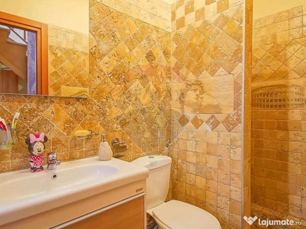 Casă / Vilă cu 4 camere de vânzare în zona Tractorul