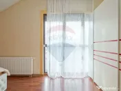 Casă / Vilă cu 4 camere de vânzare în zona Tractorul 