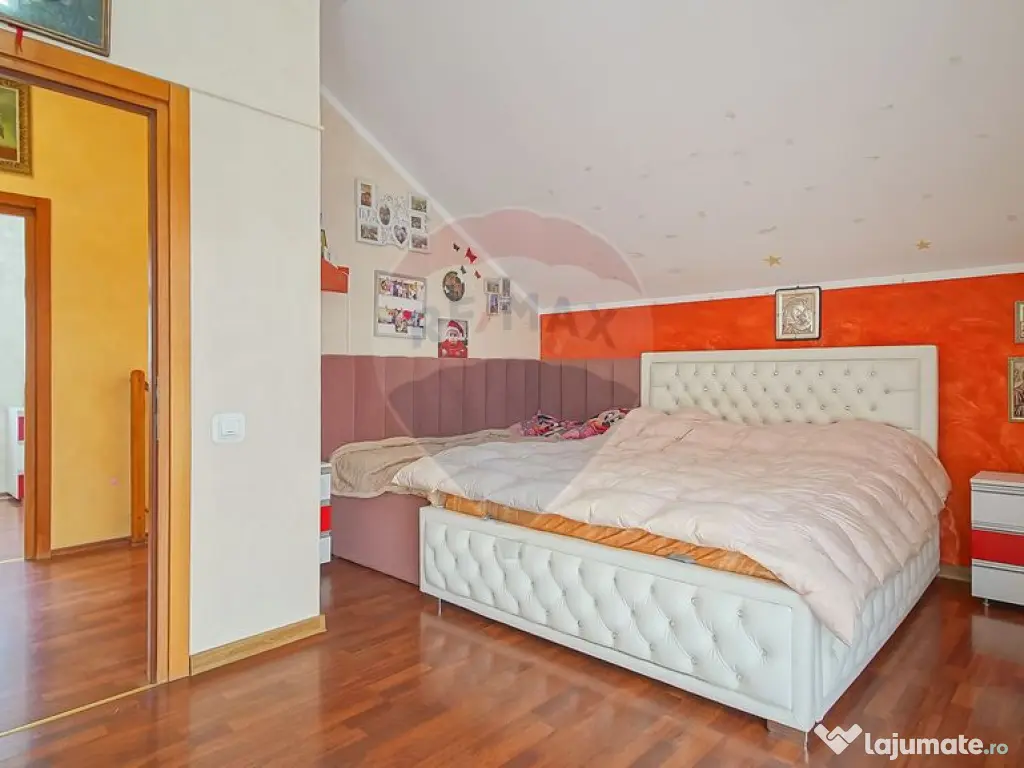 Casă / Vilă cu 4 camere de vânzare în zona Tractorul