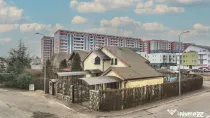 Casă / Vilă cu 4 camere de vânzare în zona Tractorul
