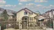 Casă / Vilă cu 4 camere de vânzare în zona Tractorul 