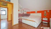 Casă / Vilă cu 4 camere de vânzare în zona Tractorul 