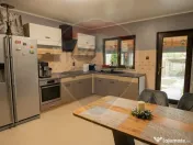 Casă / Vilă cu 5 camere de vânzare 