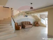 Casă / Vilă cu 5 camere de vânzare 