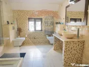 Casă / Vilă cu 5 camere de vânzare 