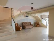 Casă / Vilă cu 5 camere de vânzare 