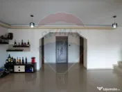 Casă / Vilă cu 5 camere de vânzare 